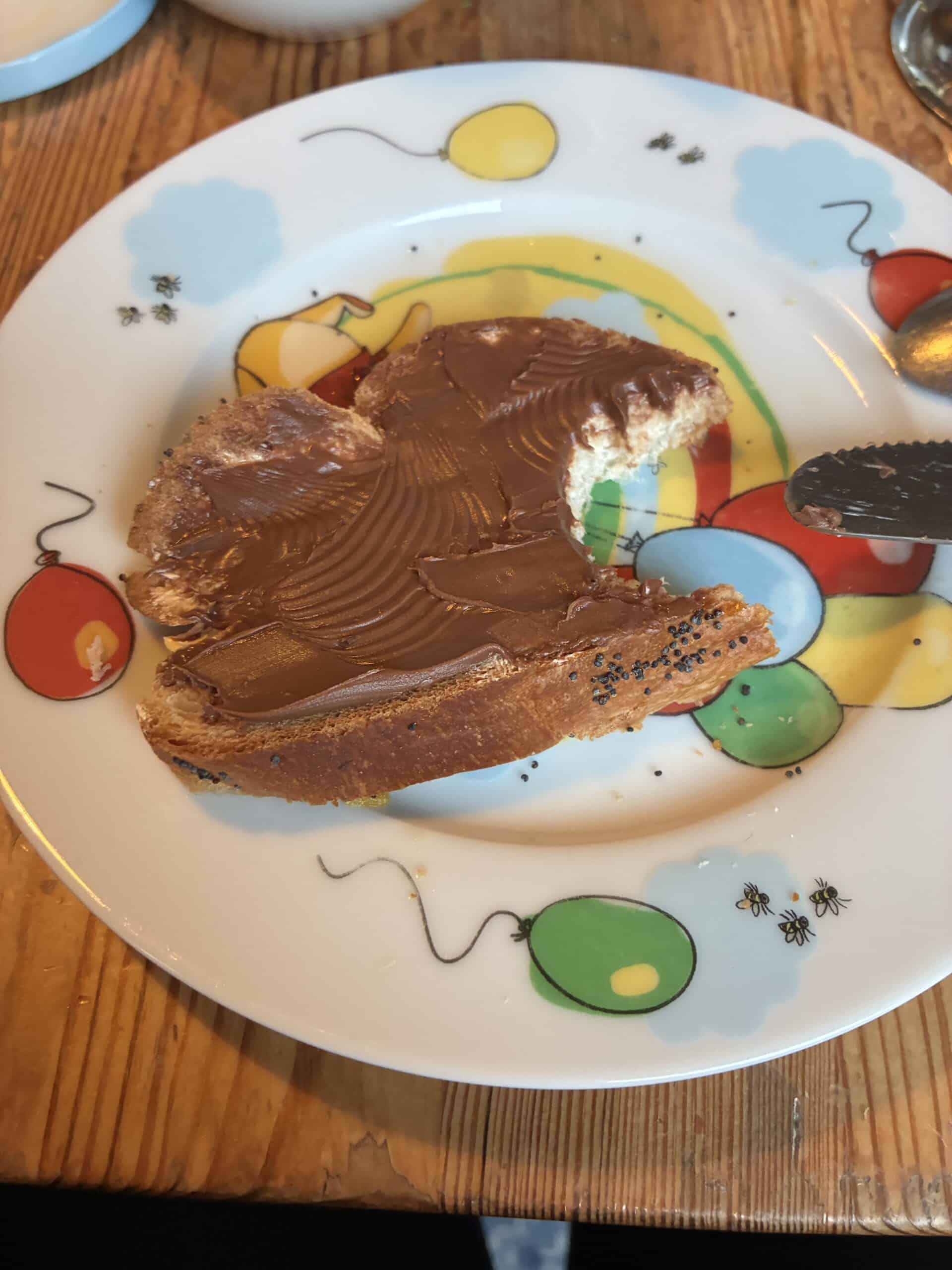 Hallo Sonntag. Erstmal den letzten Rest Mohnzopf essen.