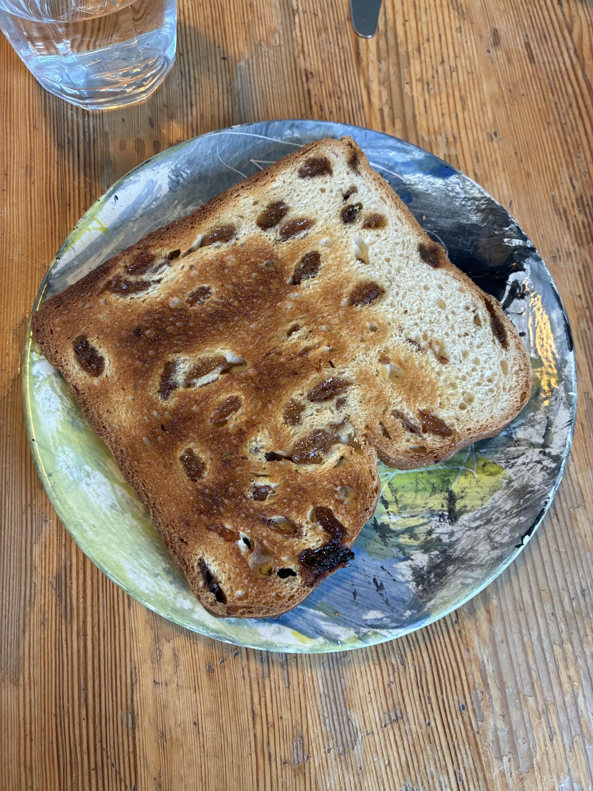 Hallo Samstag, Nikolaus Tag. Die Stiefel wurden von mir befüllt und gleich wieder ausgepackt (daher kein Foto) Für mich gab es Rosinenbrot.