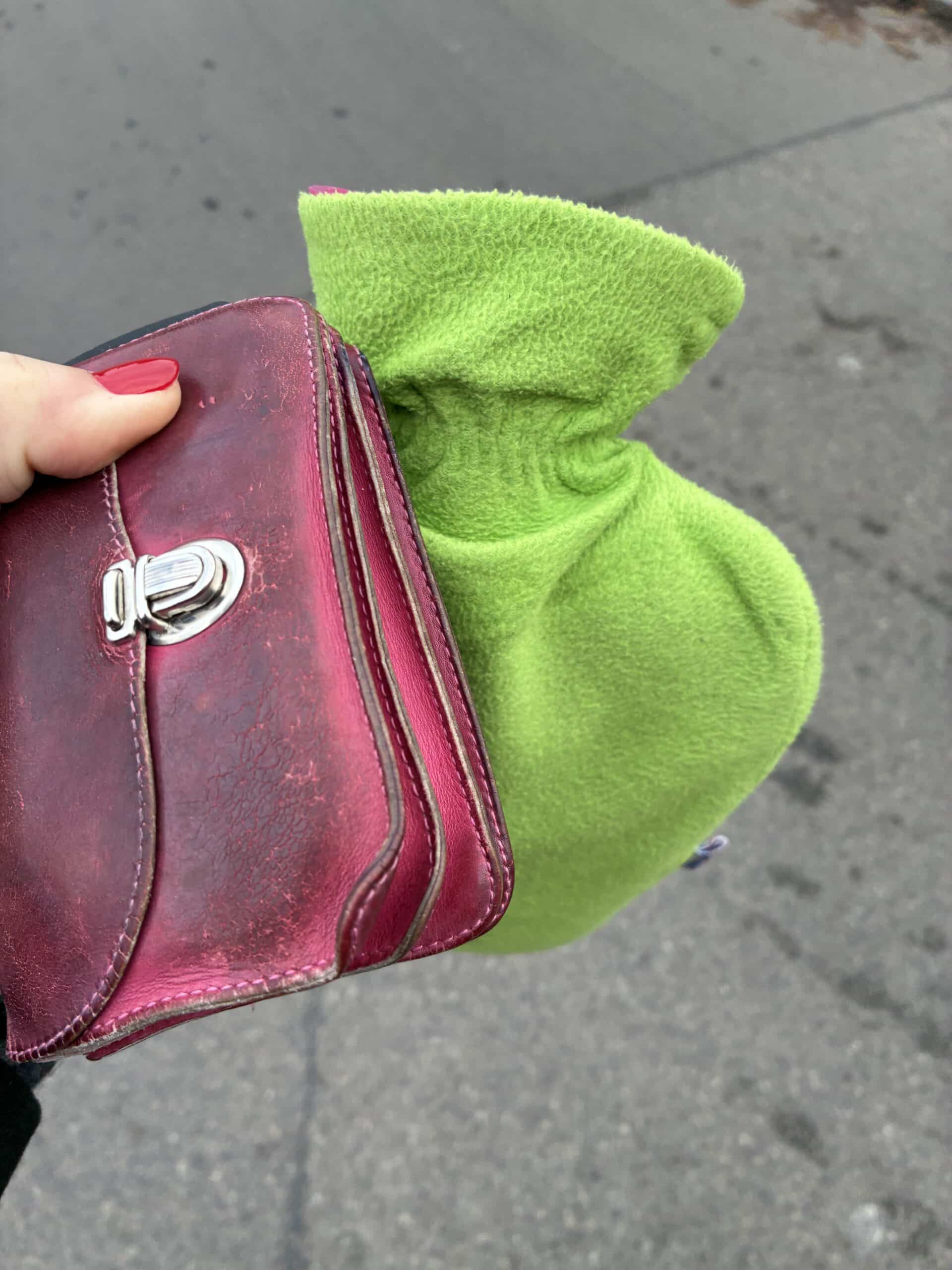 Hallo Samstag. Heute Morgen bin ich mit Rückenschmerzen aufgewacht, also los geht es mit der Wärmflasche.