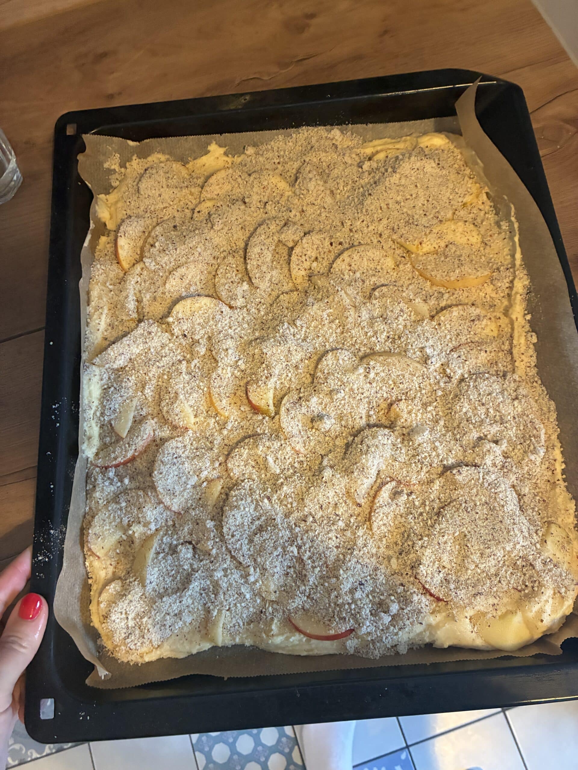 Danach wird gebacken. Heute glutenfreier Apfel mit Nuss.