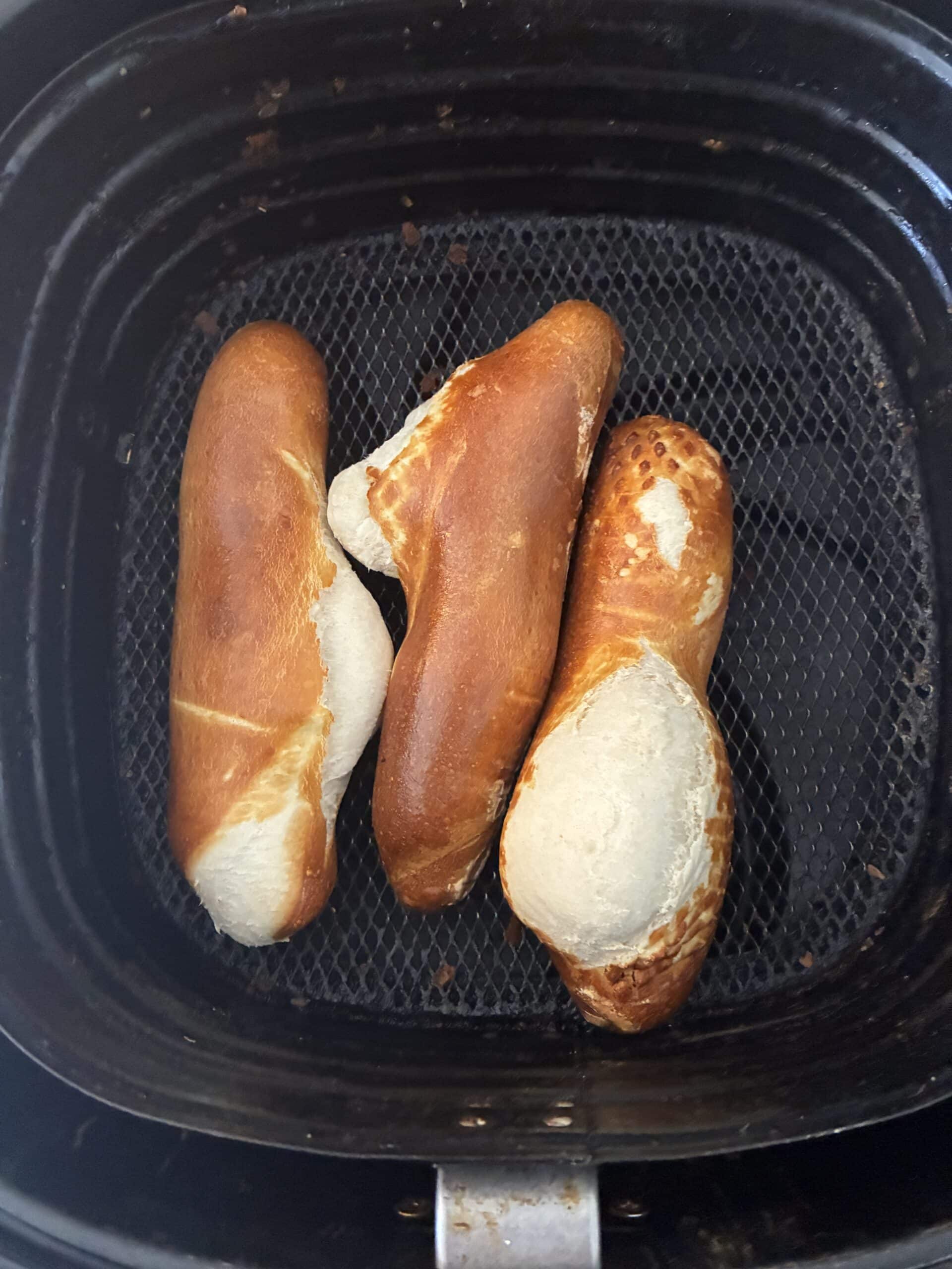 Hallo Sonntag. Erstmal Brötchen aufbacken.