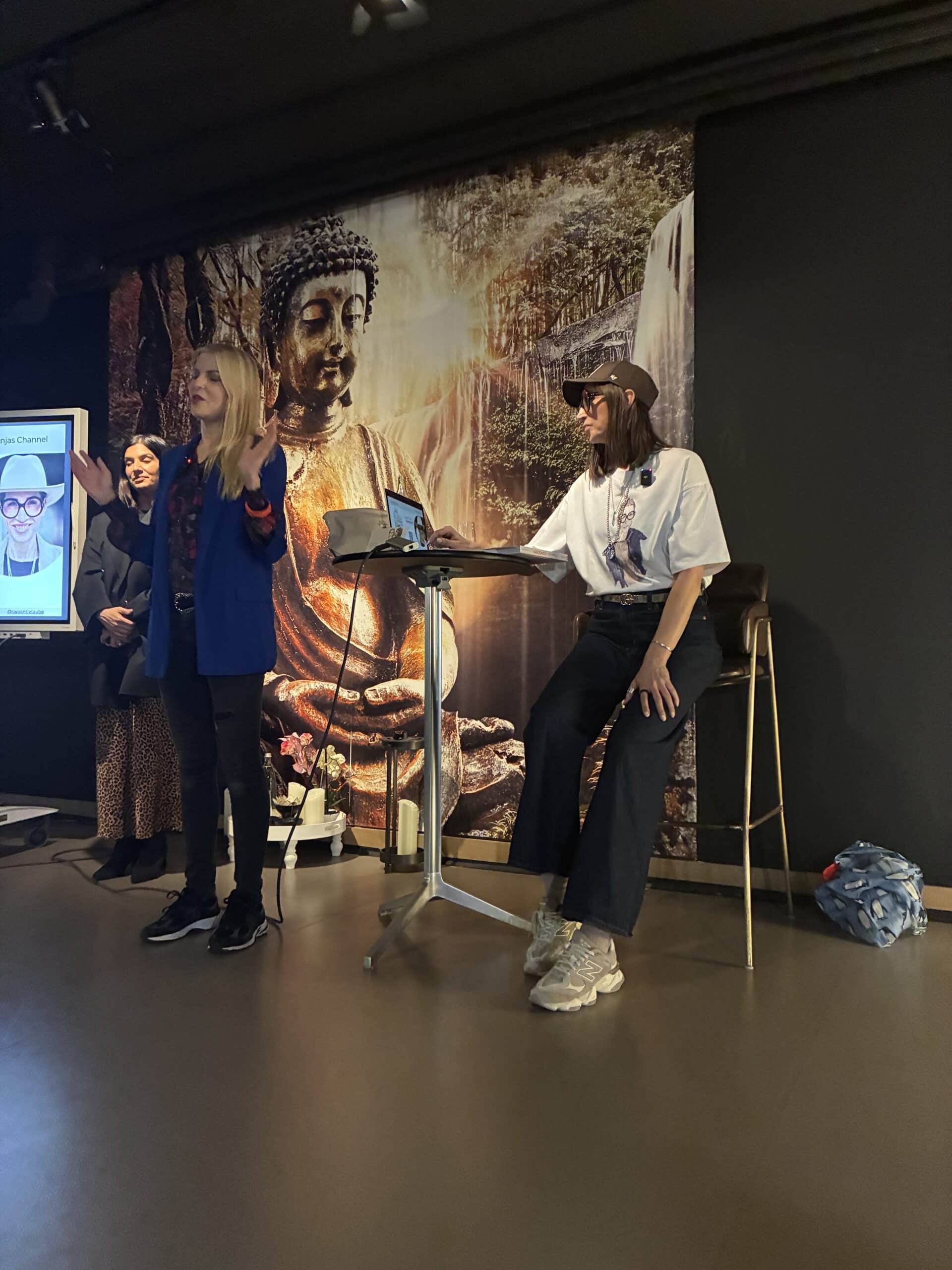 Dort lausche ich einem guten Vortrag von Dr. Swaantje Taube, deren Buch Anfang März erscheint.