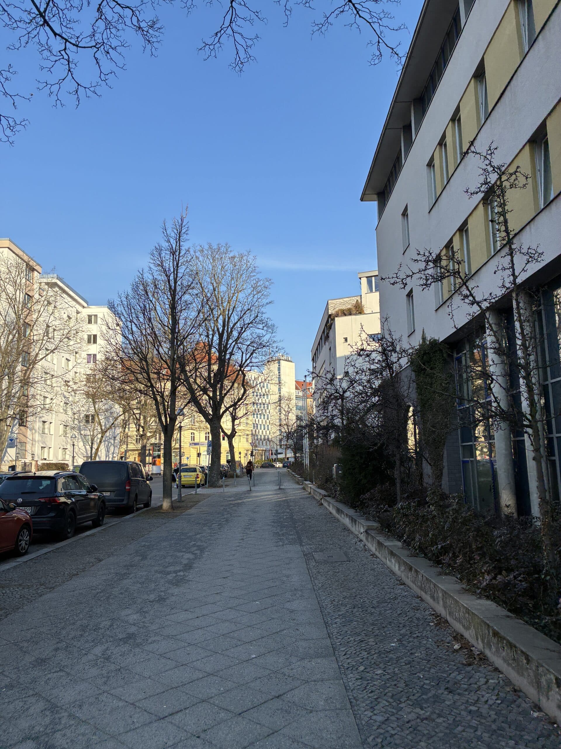 Das heißt wieder die nächsten drei Wochenenden jedes Wochenende in einer Turnhalle rumhängen.