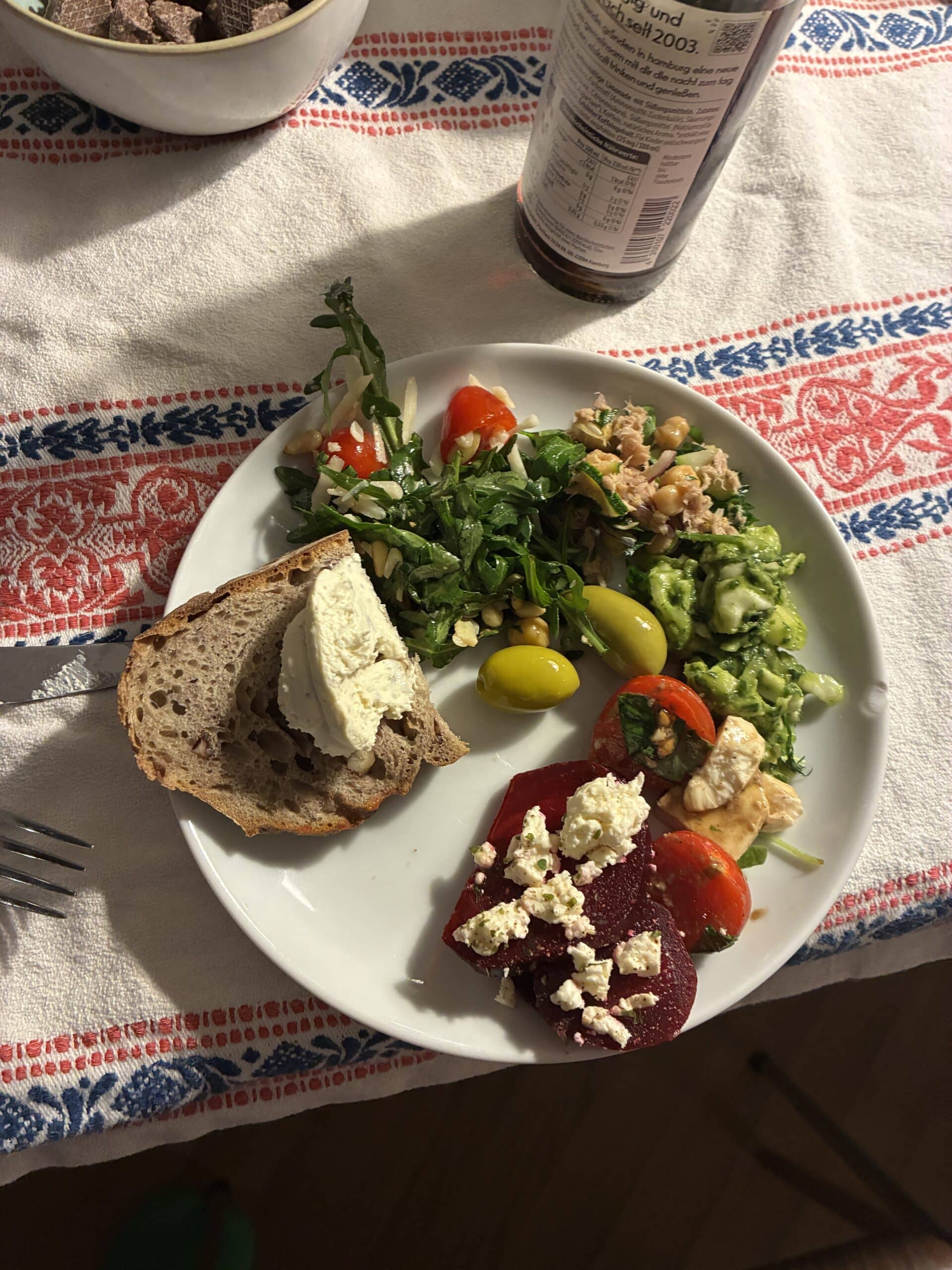 Nach einer Pause daheim (Kurs endete 16 Uhr) fahre ich dann zu meiner Freundin und ihrer Veranstaltung "Ostfrauensalon". Ein sehr schöner Abend mit tollen Frauen.