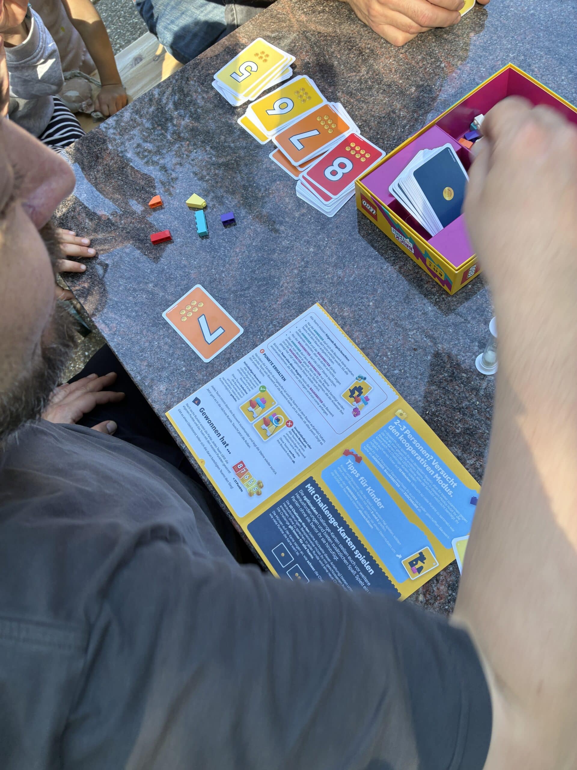Es wird gespielt Hier mal wieder das Lego Spiel.
