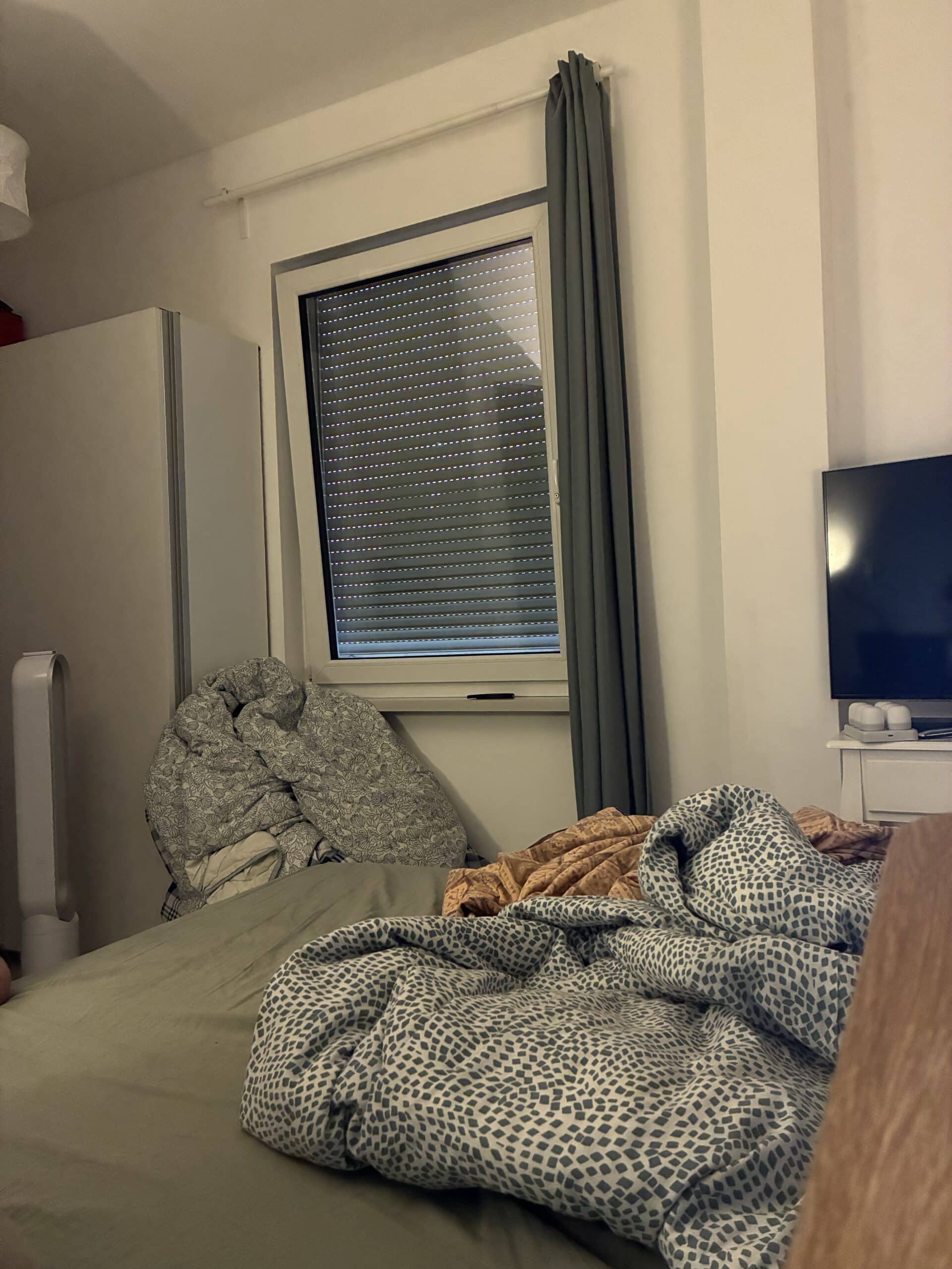 Am Abend fallen wir ins Bett. Ich bin erschöpft von diesen Tagen und muss mich dringend ausruhen.