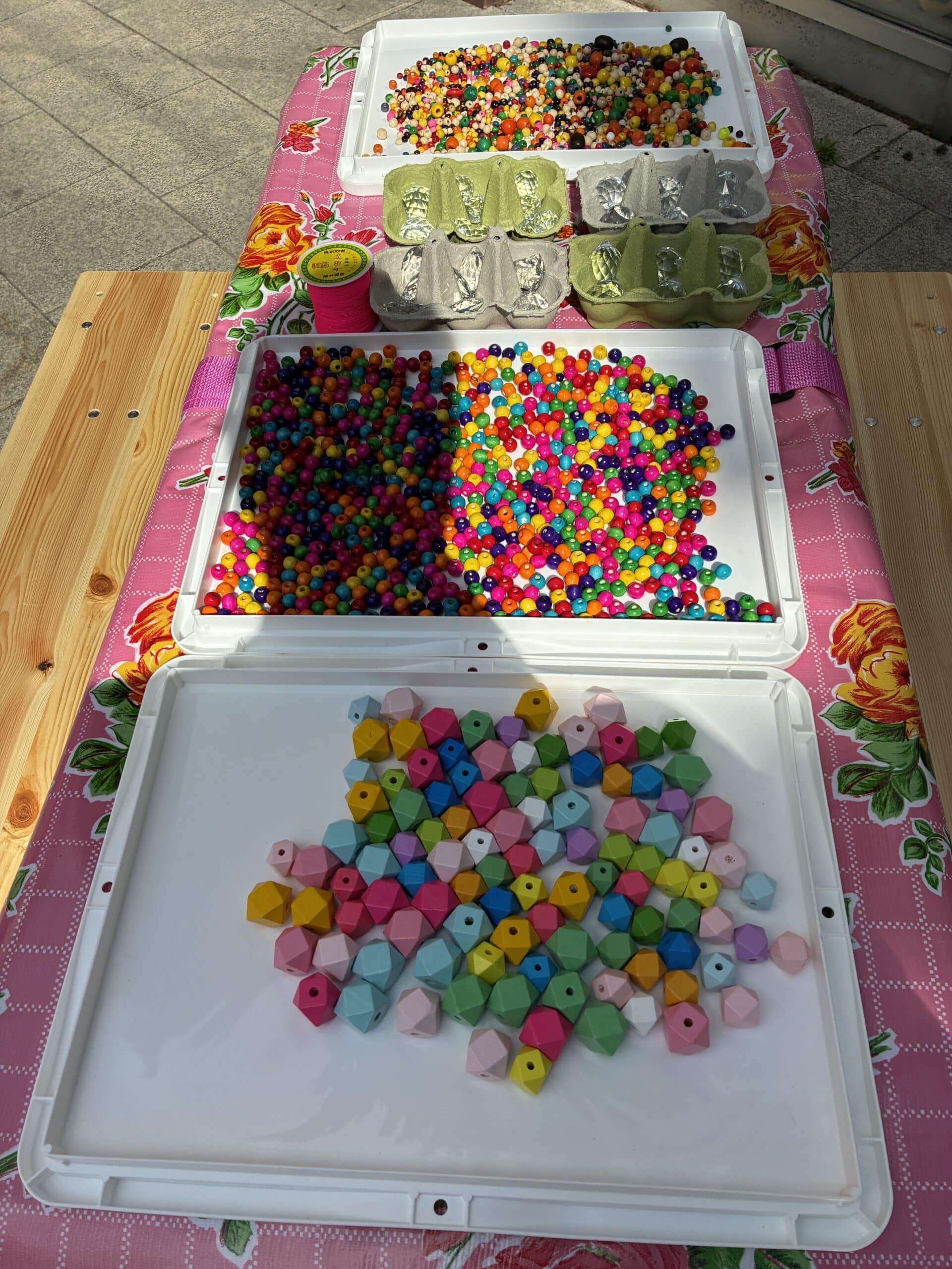Ausserdem gibt es einen Stand für Kinderbespassung vor Ort. Richtig schön.