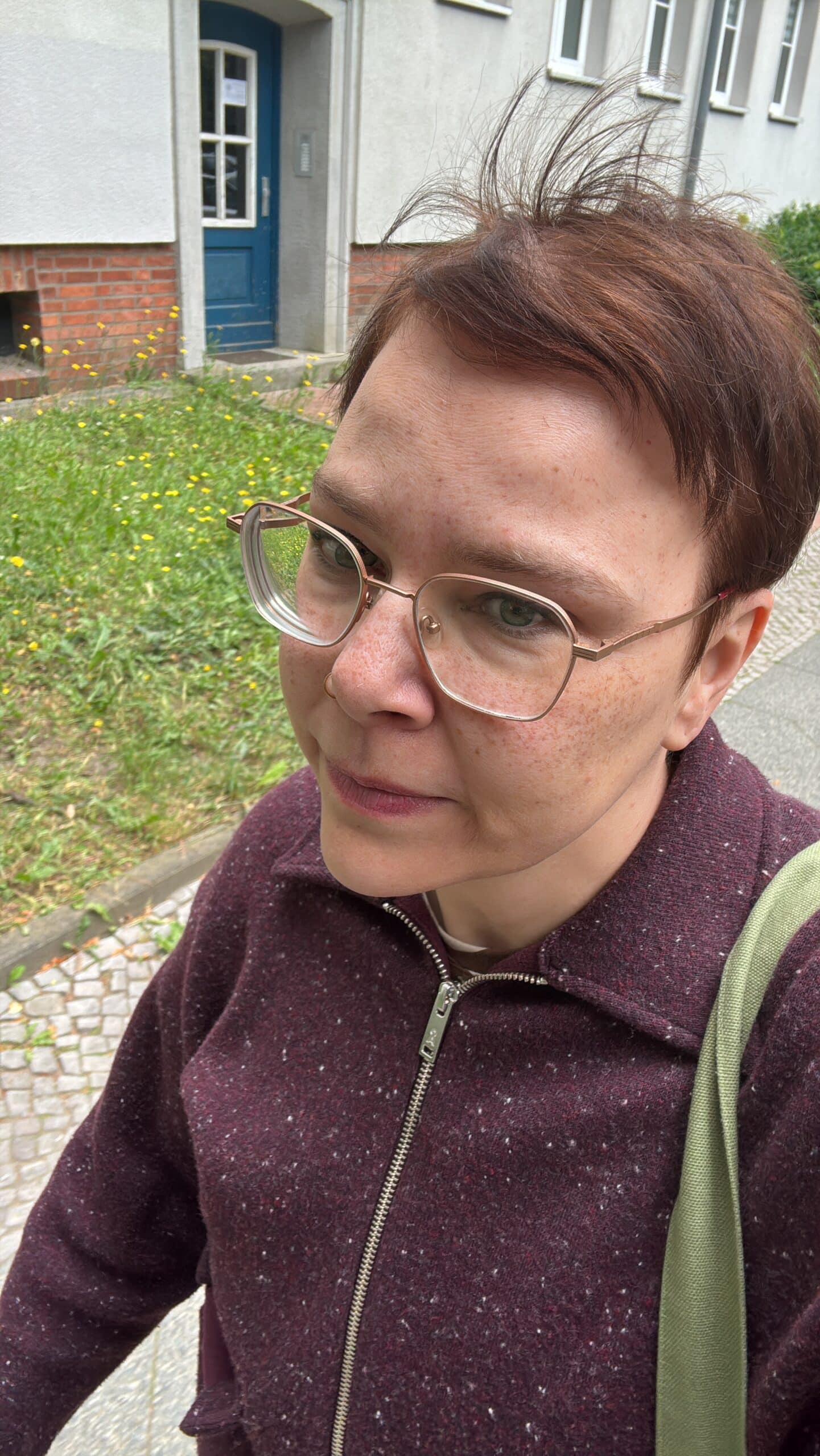 #5 Es ist etwas dunkler als sonst, bei mir geht es vor allem darum fast kahle Stellen abzudecken, die seit der Chemo nicht mehr wachsen. Also spielen wir ein bisschen mit Licht und Farben.