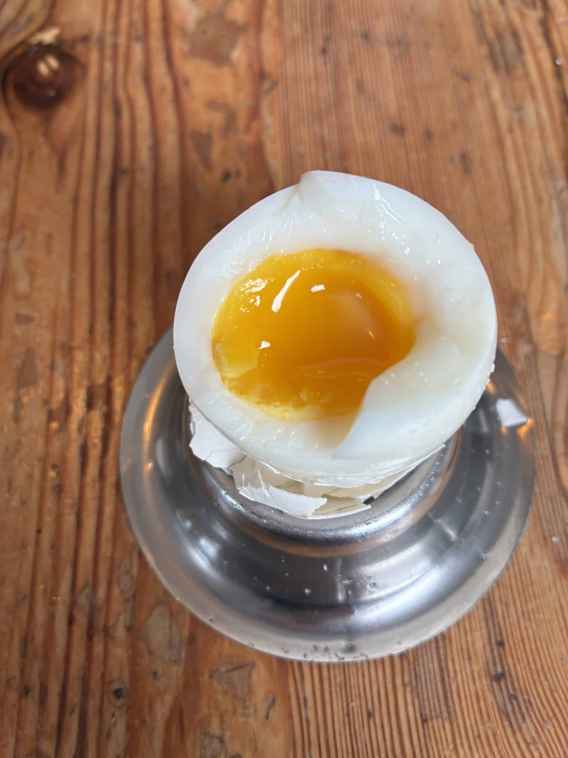 Hallo Sonntag. Heute Morgen gibt es früh ein Ei.
