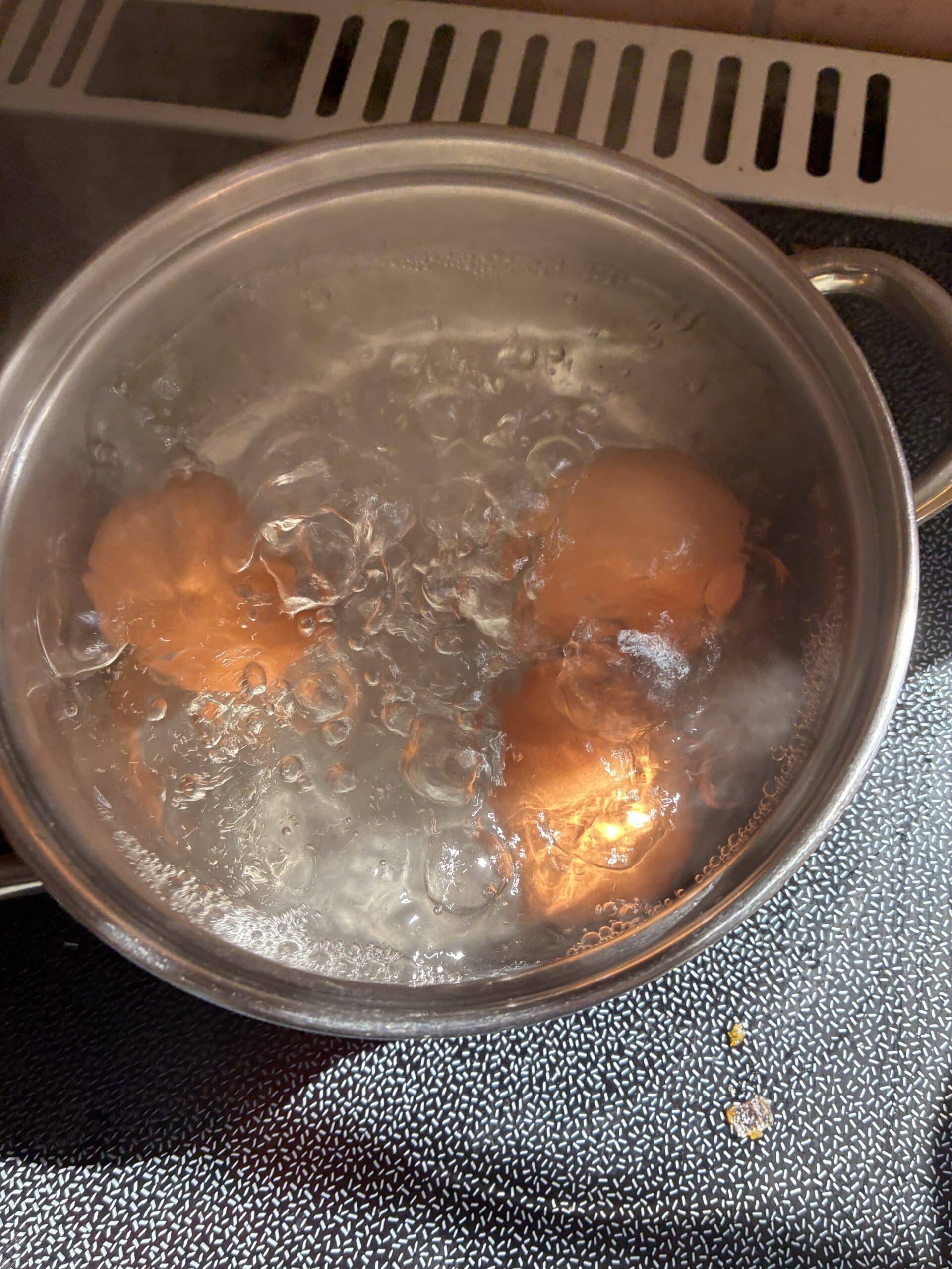 #1 Sonntags gibt es gekochte Eier. Guten Morgen.