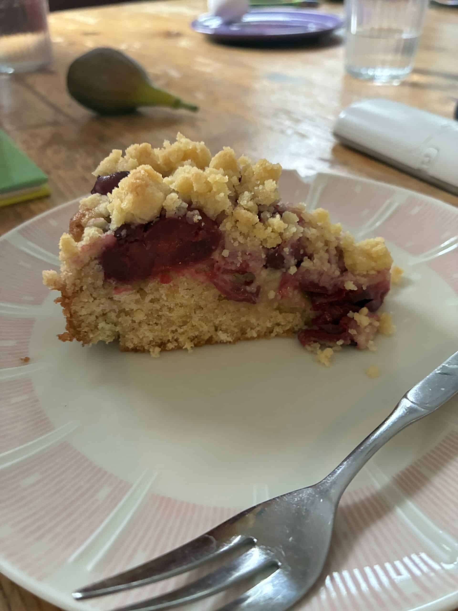 Natürlich gibt es Kirschkuchen am Nachmittag.