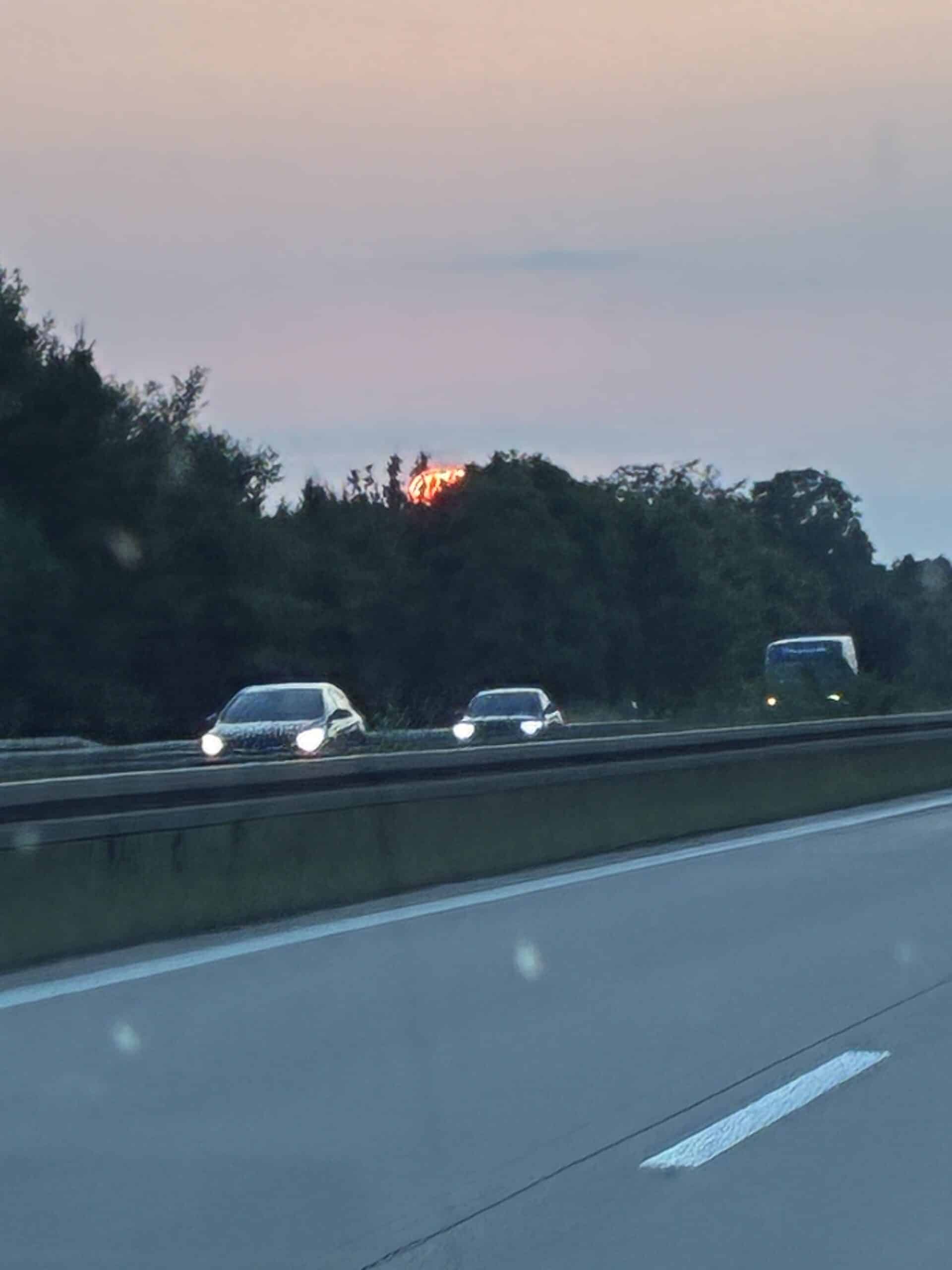 Gute Nacht Stimmung auf der Autobahn nach Hause.