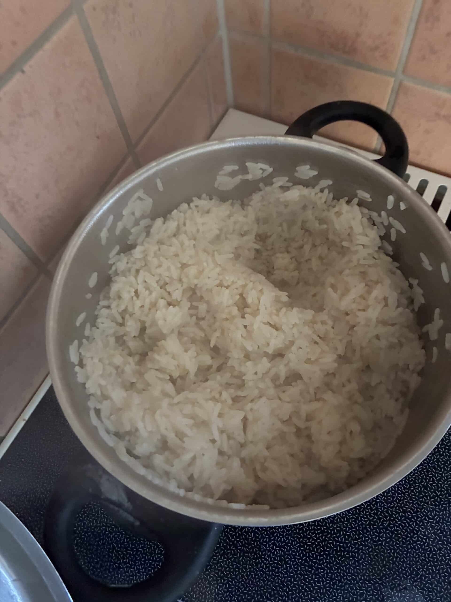 Am Abend wird dann Reis gekocht fürs Abendbrot.
