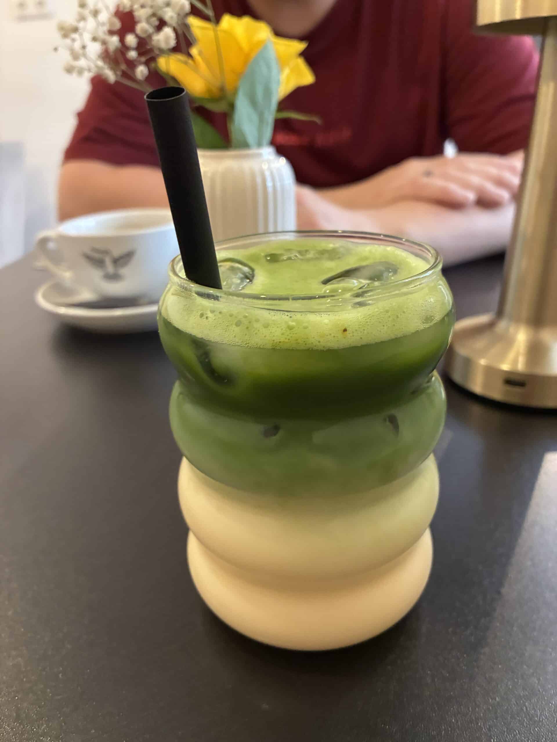 Kurz vor dem Kinobesuch zu Odyssee noch einen Matcha in Lübeck gefunden.