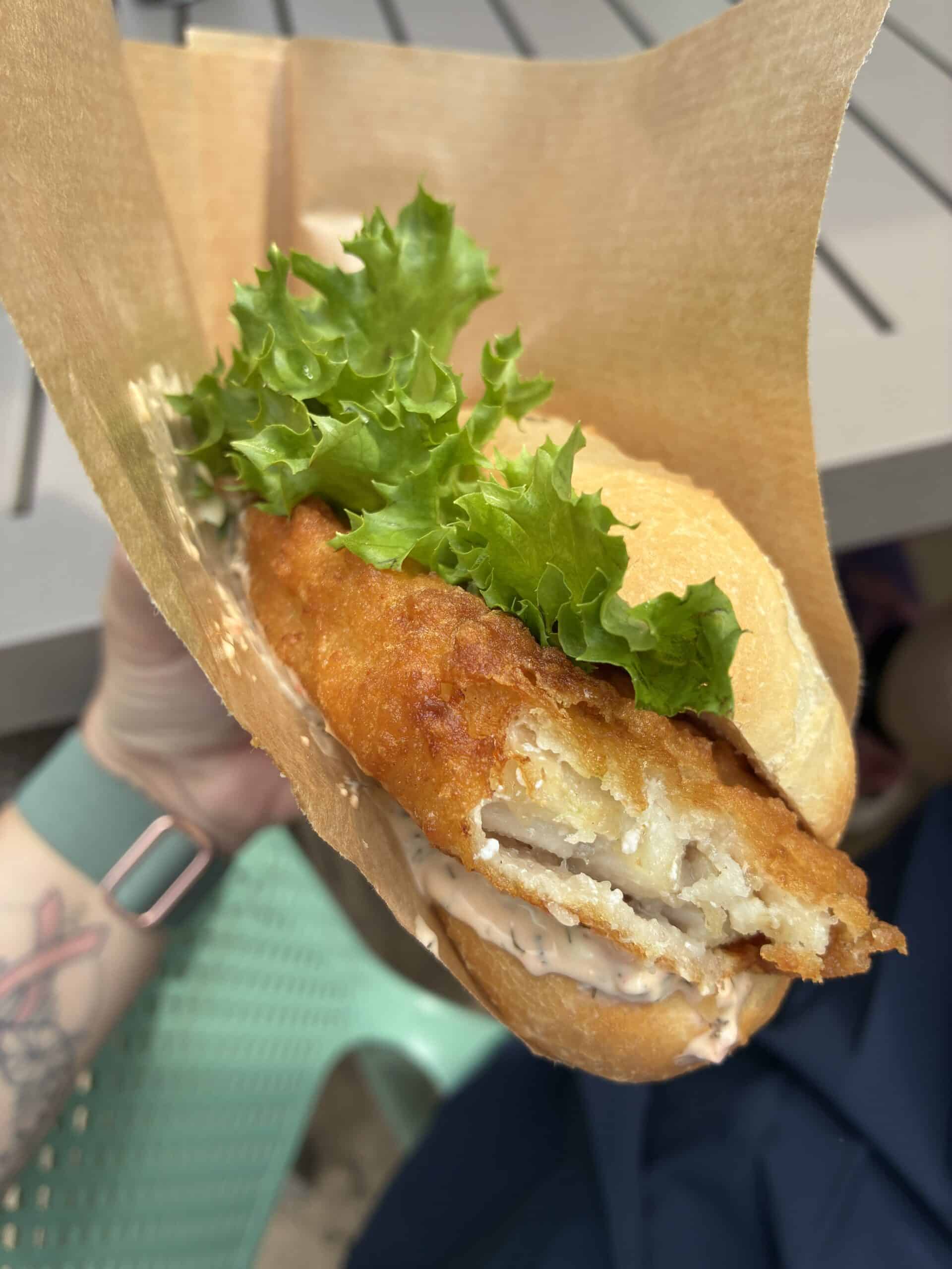 Danach ein Backfischbrötchen. Lecker.