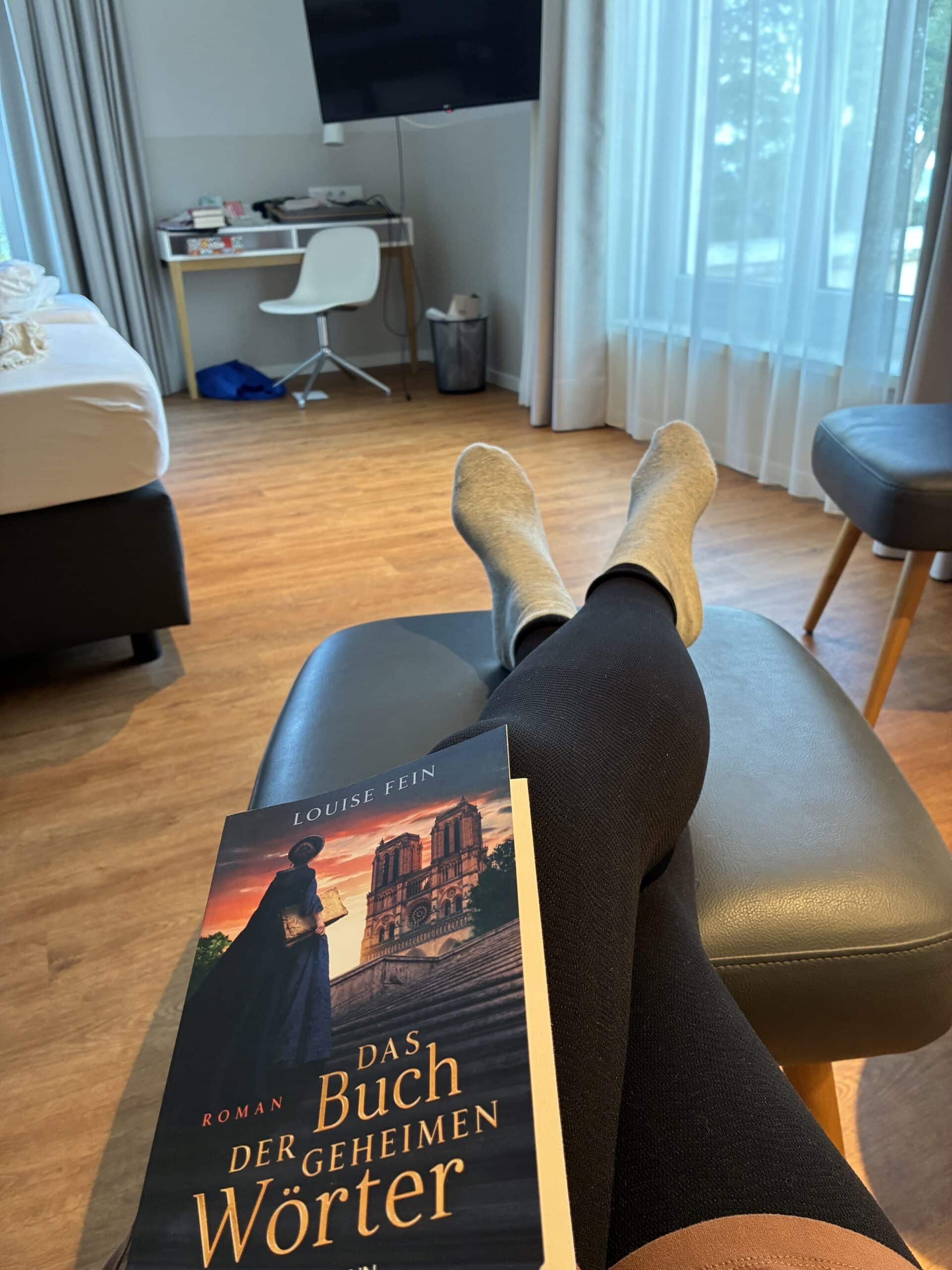Am Nachmittag nehme ich mir Zeit fürs Lesen und etwas Ruhe. Brauche ich auch.
