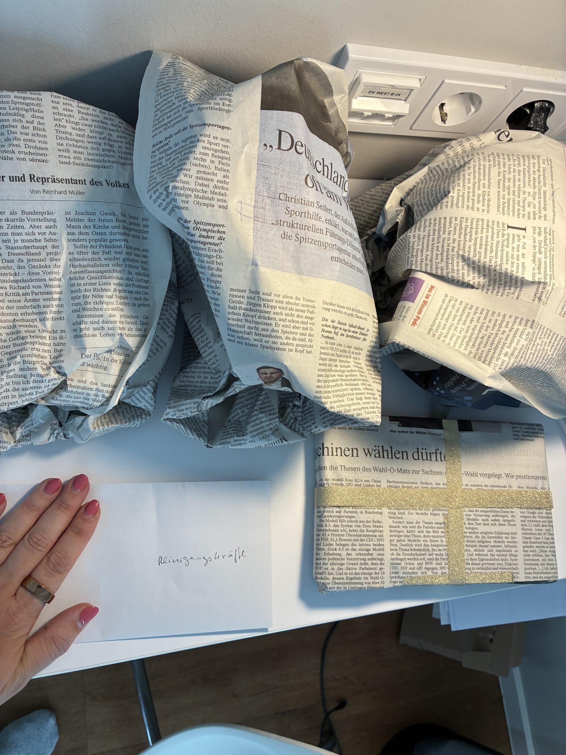 Nach einer längeren Pause fange ich dann Geschenke einzupacken, für die verschiedenen Abteilungen und liebe Menschen hier.