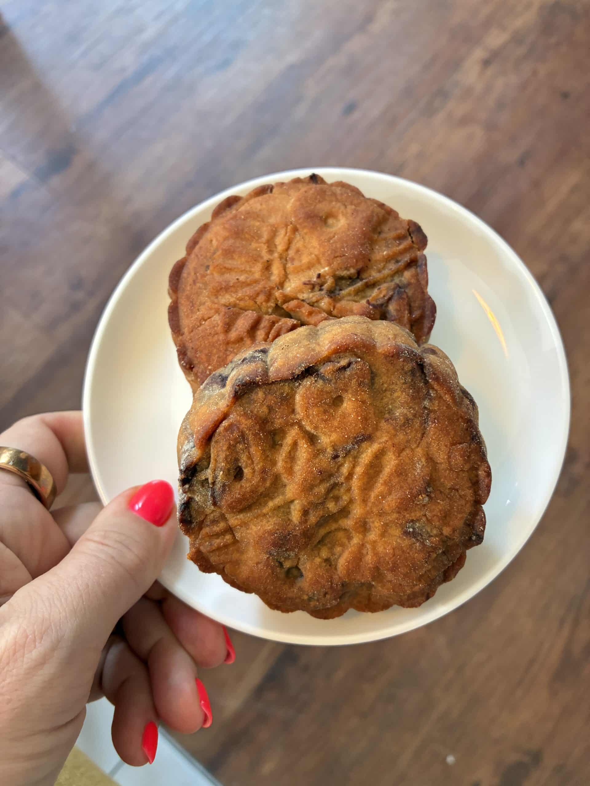 Später bekommen wir Mondkuchen von den Nachbarn.