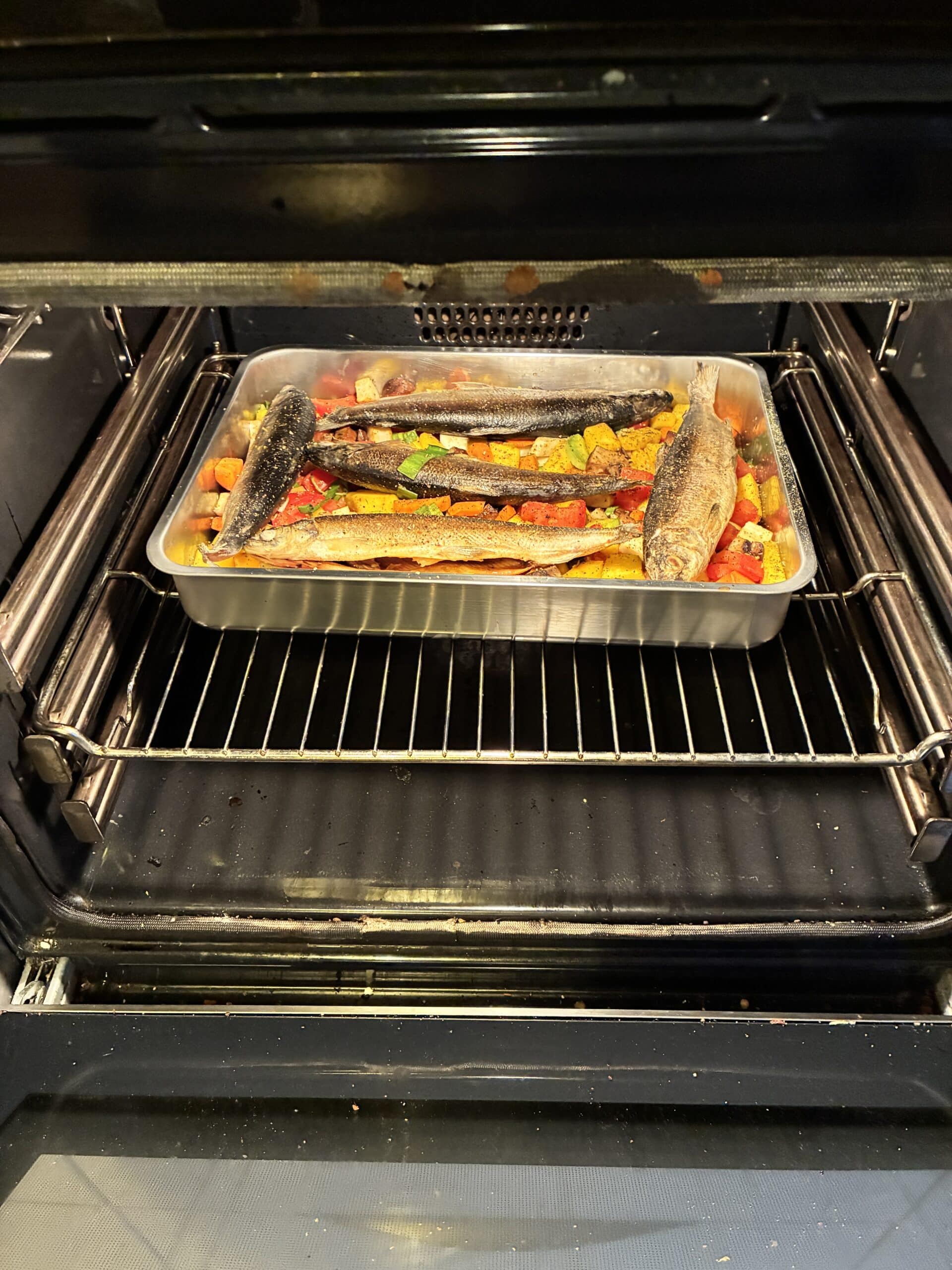 und zum Abendbrot gibt es dann Fisch aus dem Tiefkühler auf Ofengemüse.